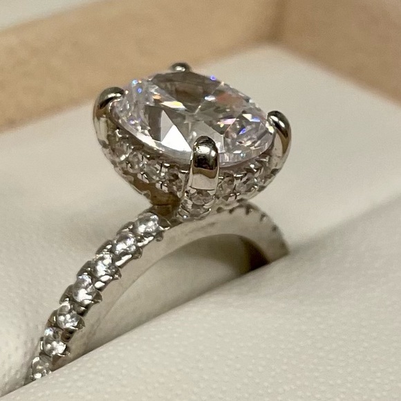 3 ct oval ring - Picture 5 of 10